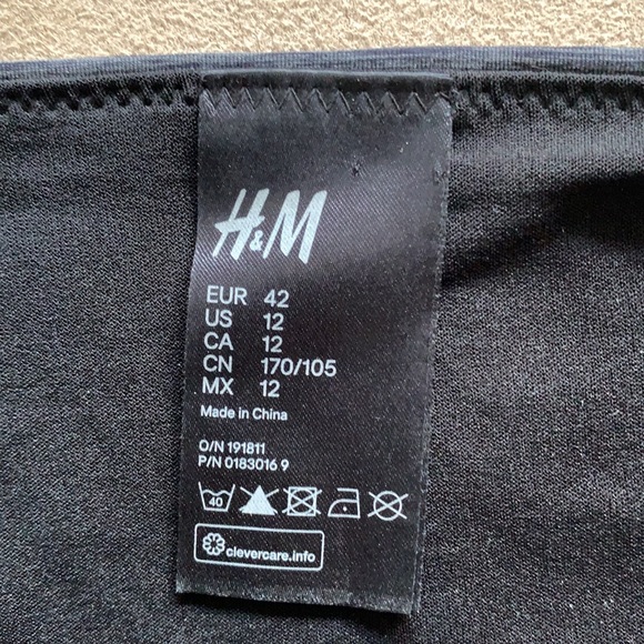 H&M grey bikini. Top and bottom included. - Picture 4 of 7